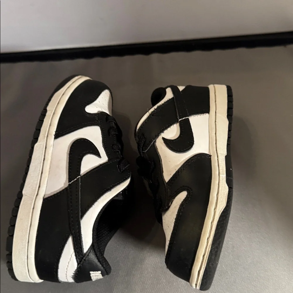 Nike Kids Black and White Sneakers‎ 9.5